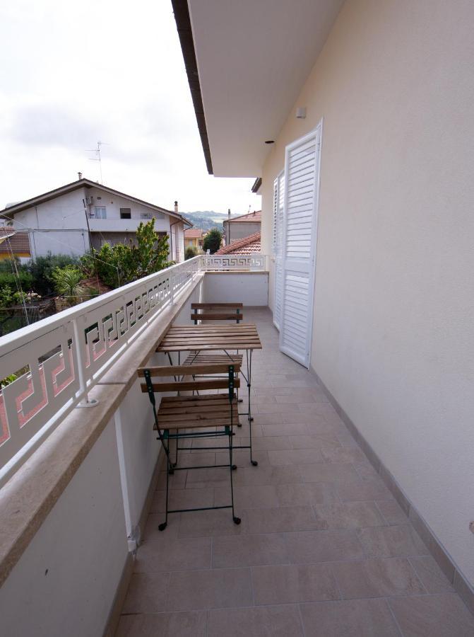 Bed and Breakfast Aria Di Sale Martinsicuro Exterior foto